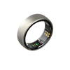 Nova Smart Ring Nova R, millel on sile metallist disain, mille sees on nähtavad andurid ja kuldsed kontaktpunktid, on kuvatud mustal taustal.