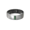Nova X by Nova Smart Ring on hõbedase metallist disainiga, millel on väike digitaalne ekraan, millel on roheliste numbritega näidatud kellaaeg 08:08. Selle sisemine rihm paljastab elektroonilised komponendid, ühendades täiustatud tehnoloogia ja elegantse stiili.