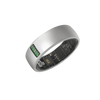 Nova Smart Ring Nova X hõbedases värvitoonis on sisevaade, mis näitab selle elektroonilisi komponente, sealhulgas väikest rohelist digitaalset ekraani ühel küljel.