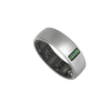 Nova Smart Ring Nova X on hõbedane sõrmus, millel on väike roheline numbritega digitaalne ekraan ja rihma sisse põimitud nähtavad elektroonilised komponendid.